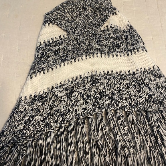 Women's Black and White Knit Poncho - Picture 1 of 4